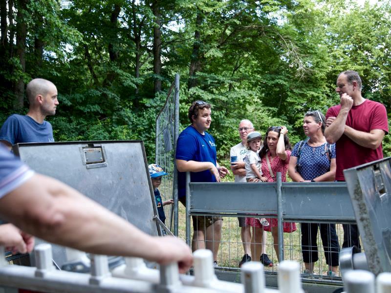 Wassermeister Fabian Weiß stellte sich den Fragen der Besucher